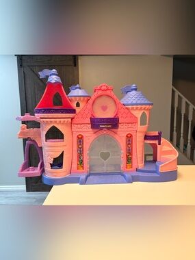 Little People Disney Princess Magical Lights & Dancing Castle